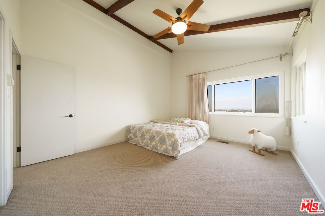 Empty room, Interior, Wooden Beams