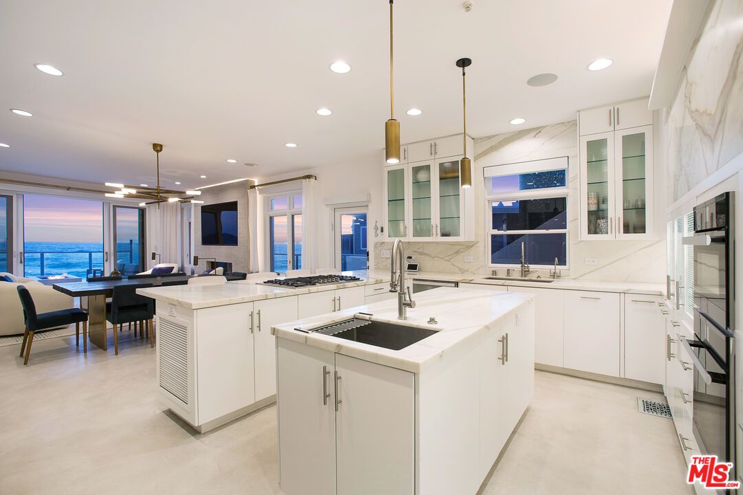 Dining room, Interior, Kitchen, Living room, Pendant Lights, Recessed Lighting, Water