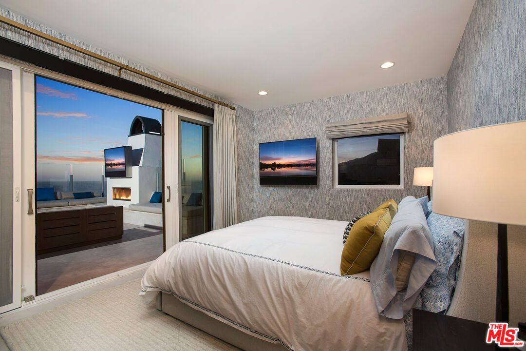 Bedroom, Fireplace, Interior, Recessed Lighting