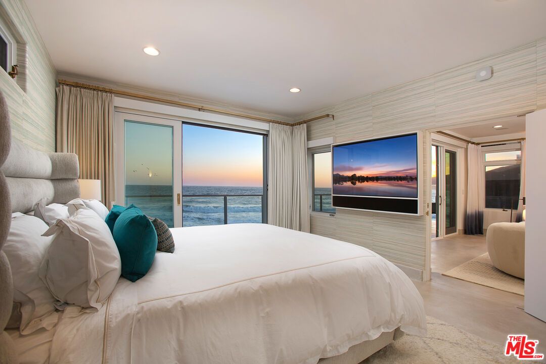 Bedroom, Interior, Recessed Lighting, Water