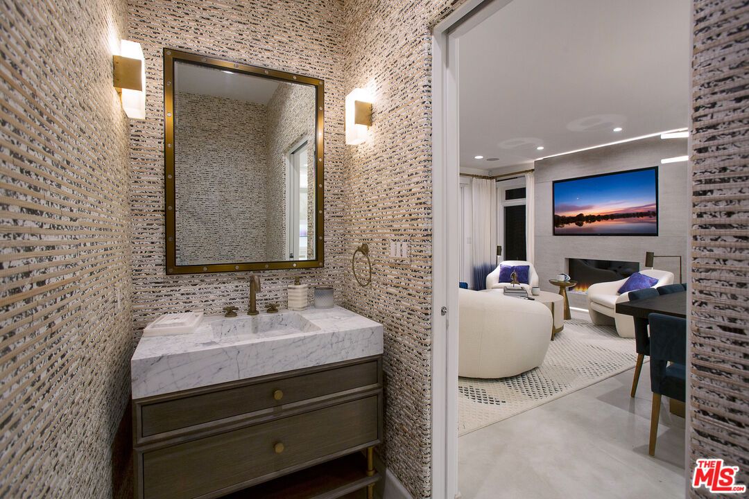 Bathroom, Interior, Living room, Recessed Lighting