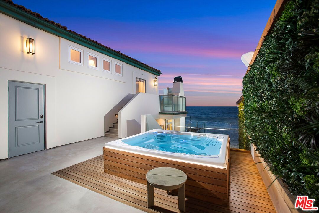 Exterior, Hot Tub, Water