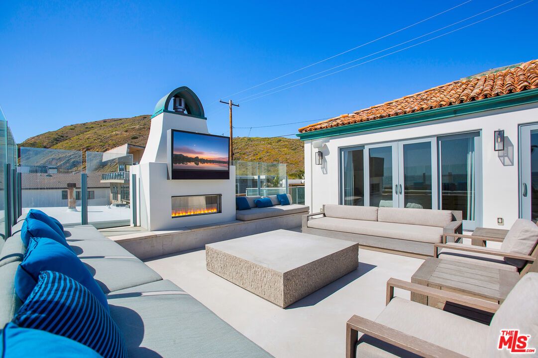 Exterior, Fireplace