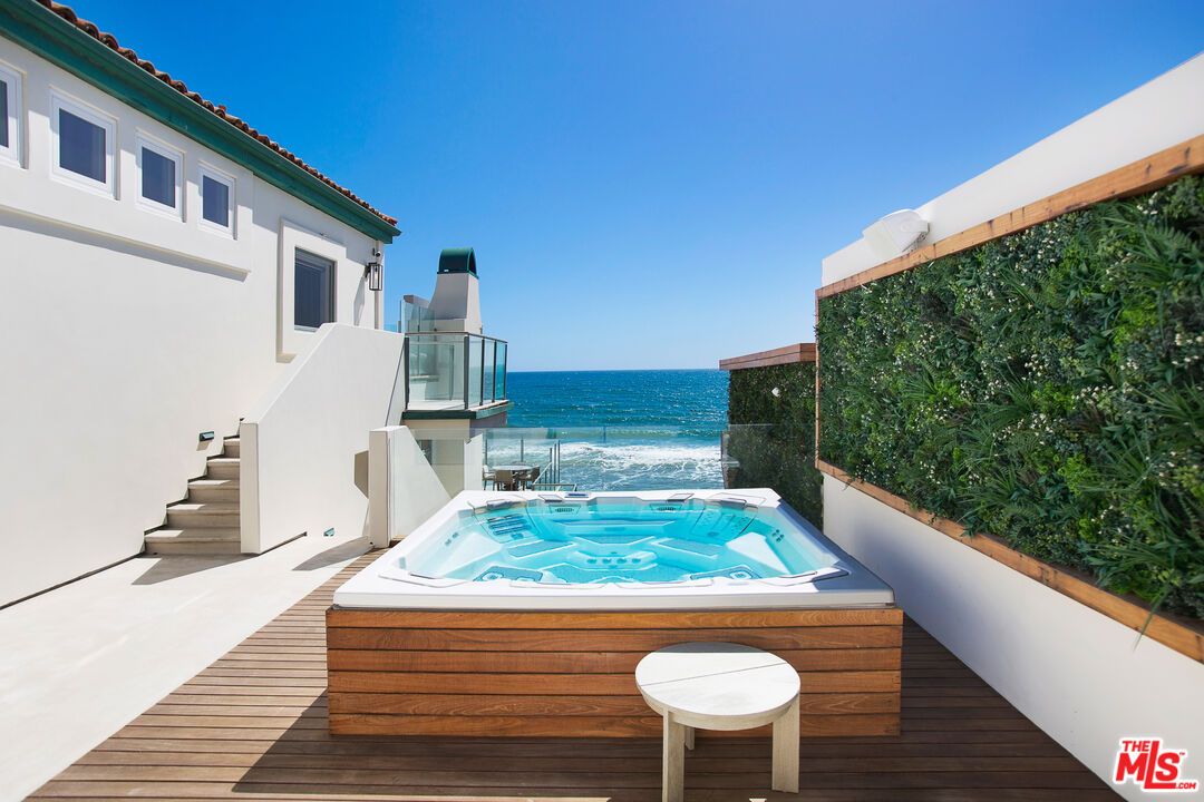 Exterior, Hot Tub, Water
