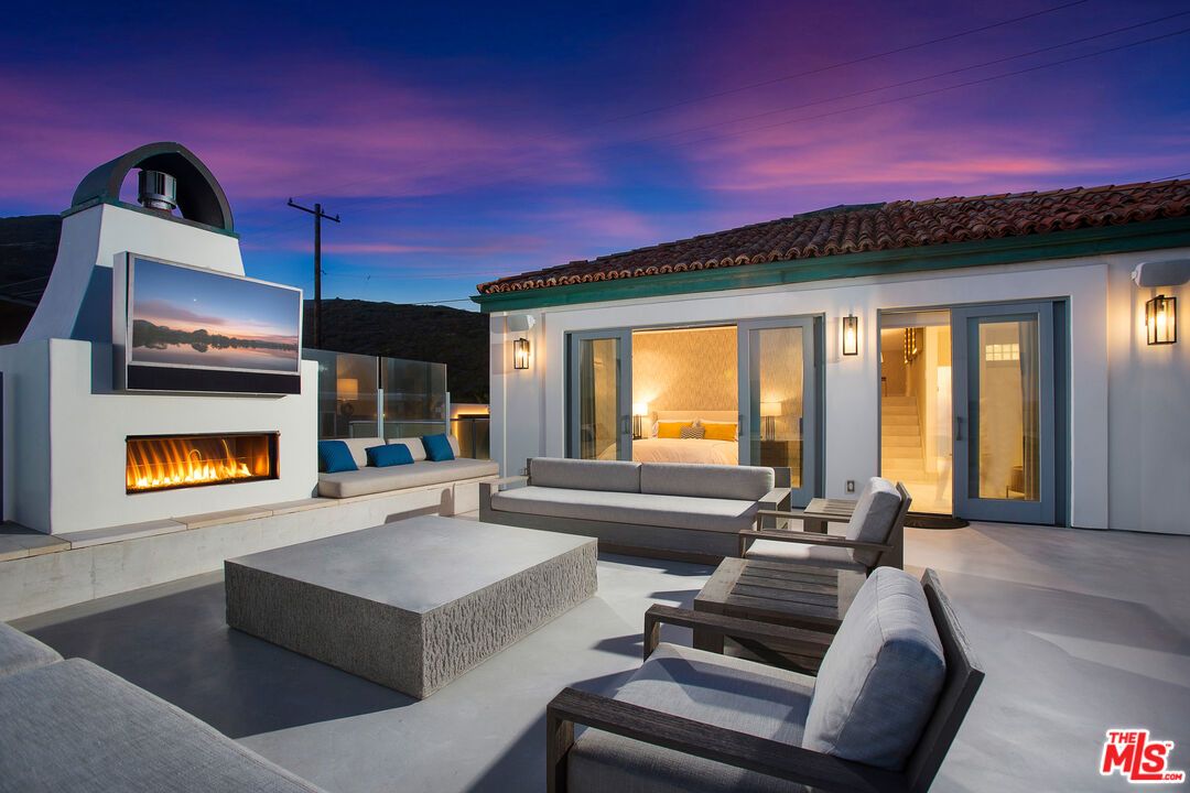 Exterior, Fireplace