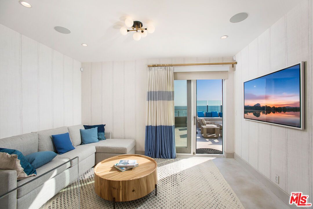 Interior, Living room, Recessed Lighting, Water