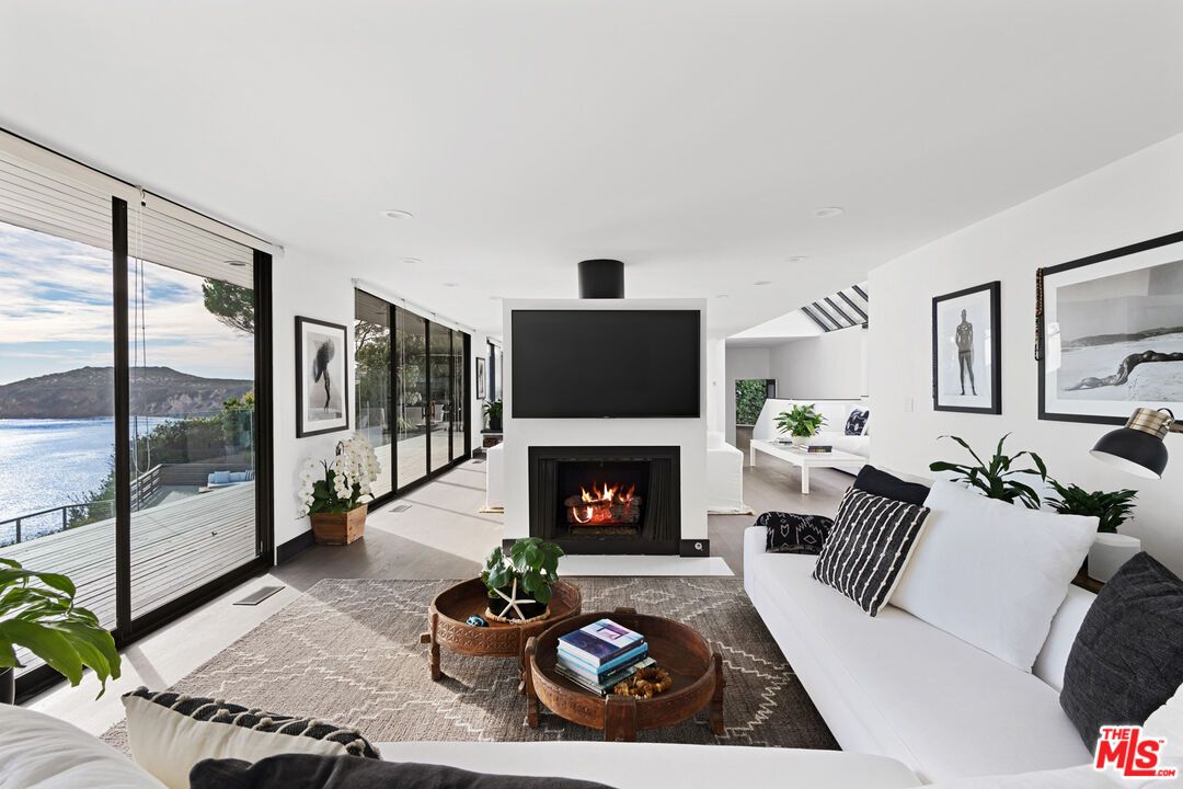 Fireplace, Interior, Living room, Recessed Lighting, Water
