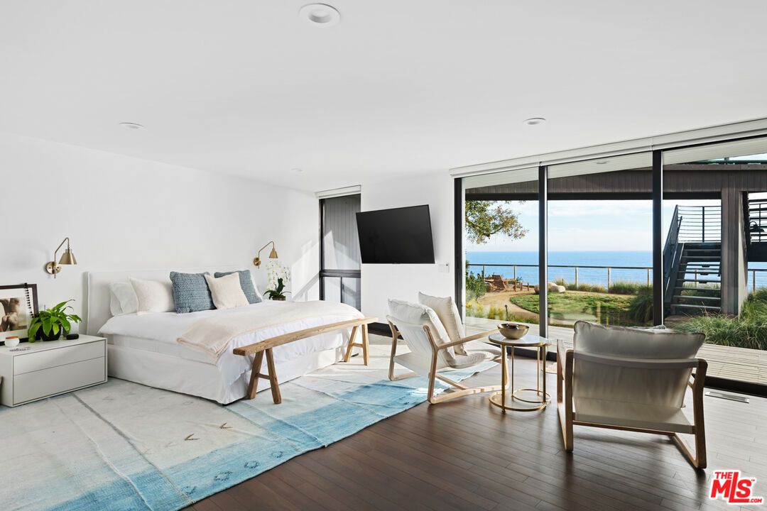 Bedroom, Interior, Living room, Recessed Lighting, Water, Wood Texture Flooring