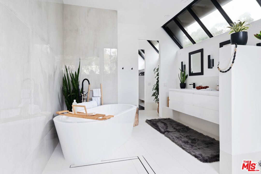 Bathroom, Free Standing Baths, Interior