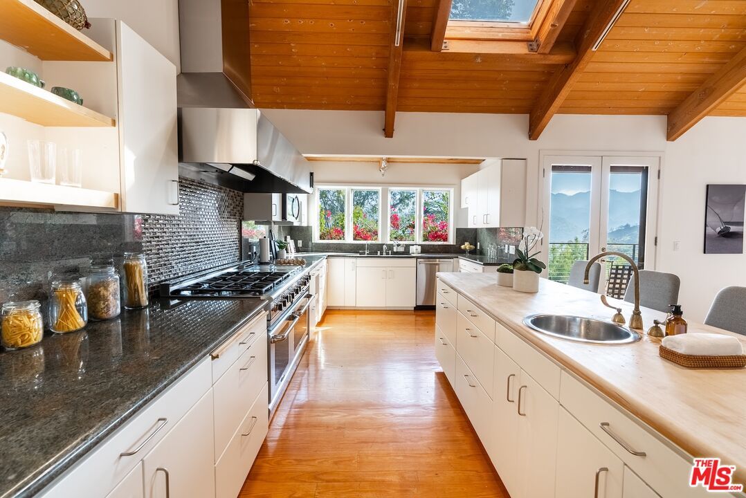 Interior, Kitchen, Stainless Steel Appliances, Wooden Beams, Wooden Ceilings, Wood Texture Flooring