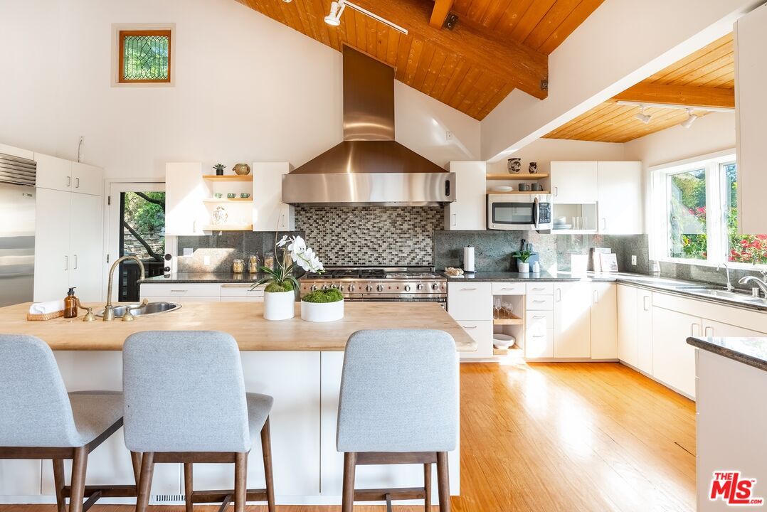 Interior, Kitchen, Stainless Steel Appliances, Wooden Beams, Wooden Ceilings, Wood Texture Flooring