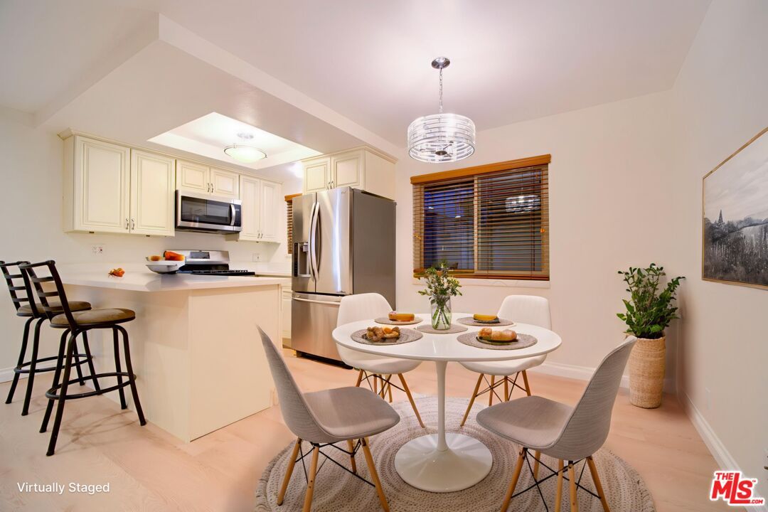 Dining room, Interior, Kitchen, Pendant Lights, Stainless Steel Appliances