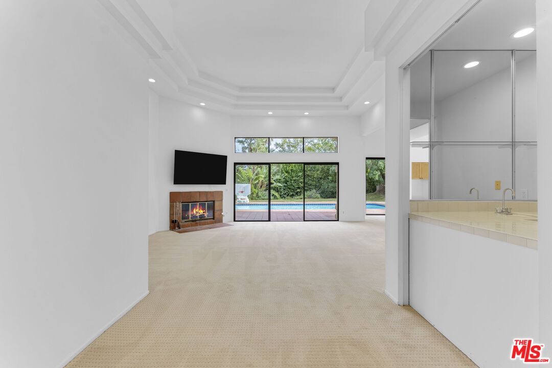 Fireplace, Interior, Recessed Lighting