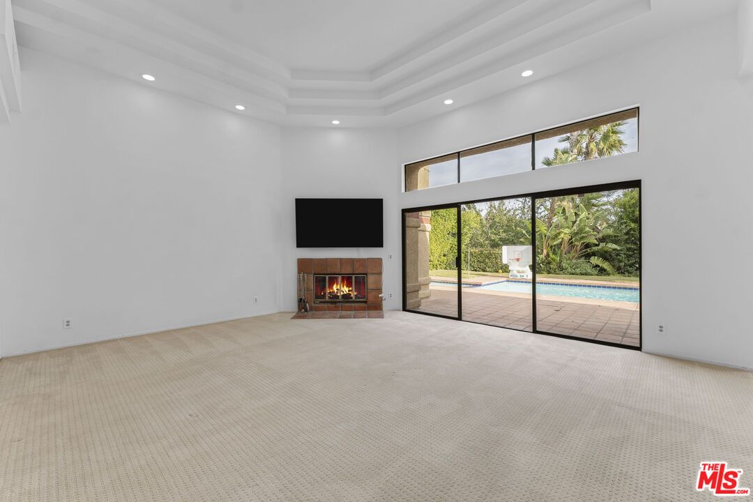 Empty room, Fireplace, Interior, Recessed Lighting