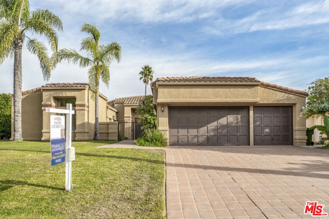 Backyard, Detached Garage, Exterior