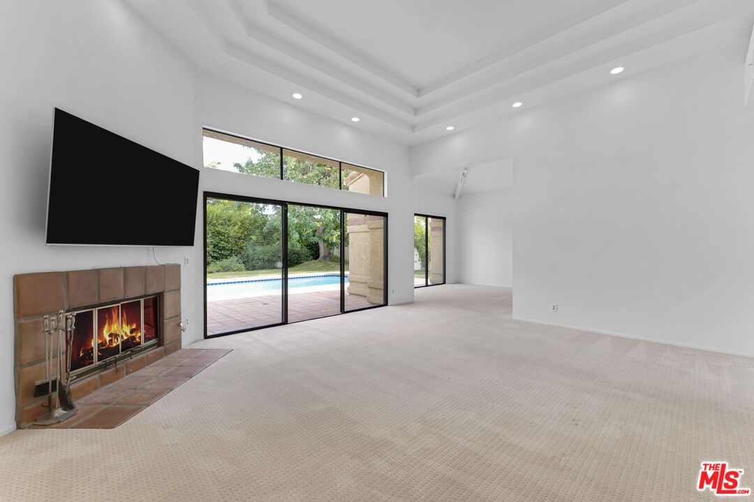 Empty room, Fireplace, Interior, Recessed Lighting