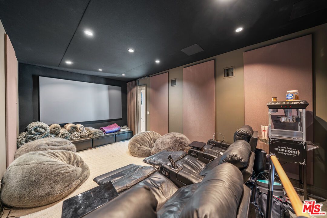 Interior, Projection Screen, Recessed Lighting, Theatre Room
