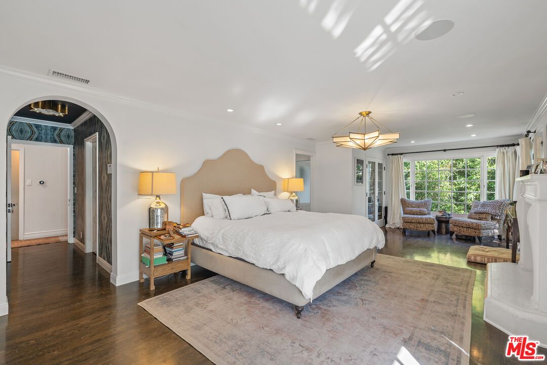 Bedroom, Interior, Pendant Lights, Recessed Lighting, Wood Texture Flooring