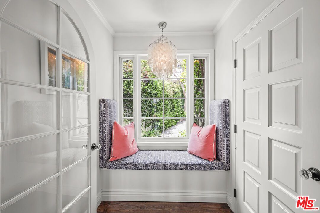 Chandelier, Interior, Wood Texture Flooring