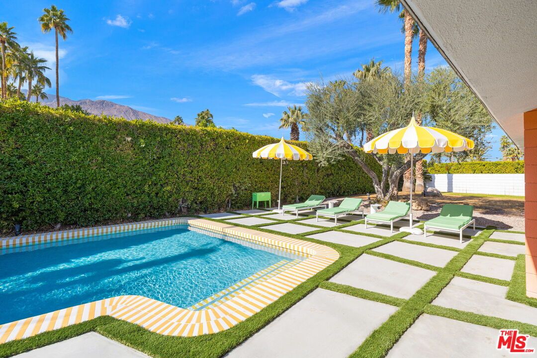 Exterior, Pool