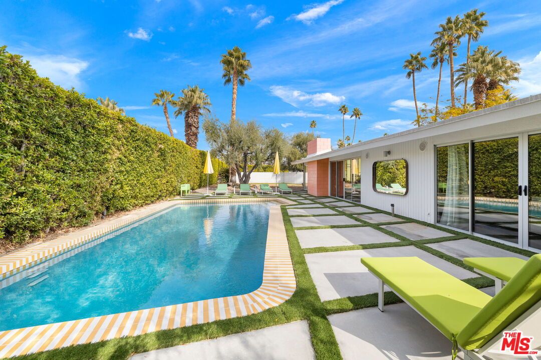 Exterior, Pool