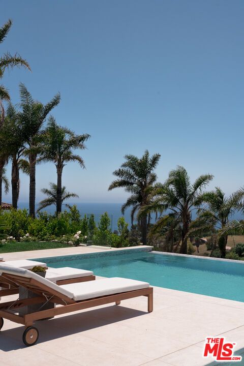 Exterior, Pool, Water
