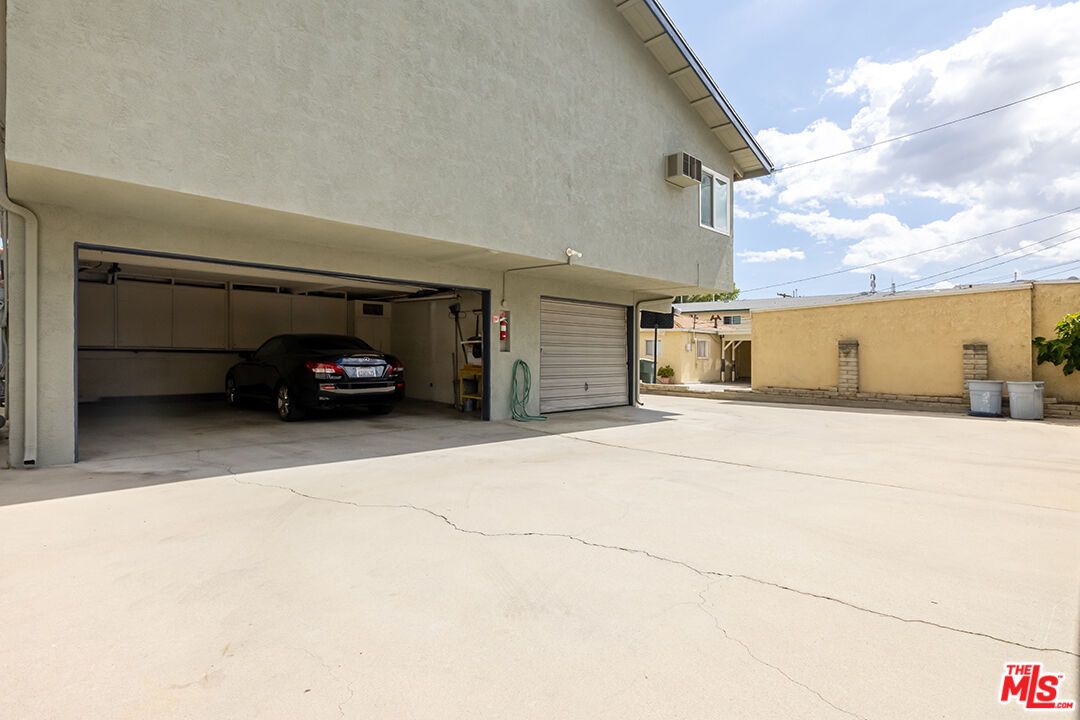 Detached Garage, Exterior