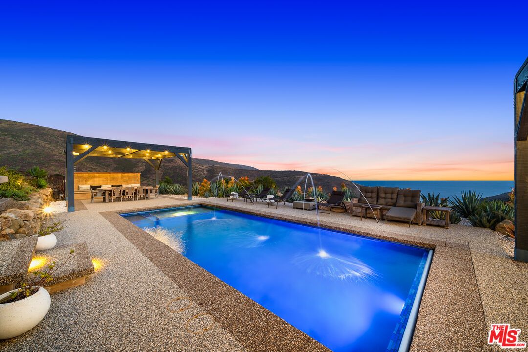 Exterior, Pool, Water