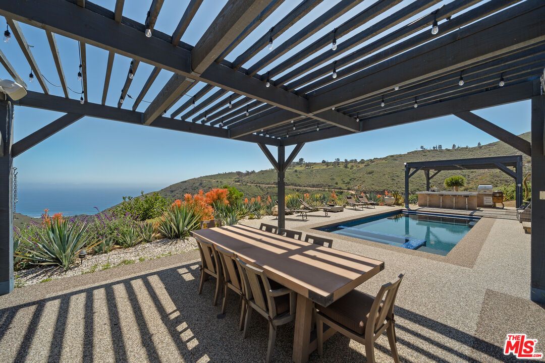 Exterior, Pool, Water