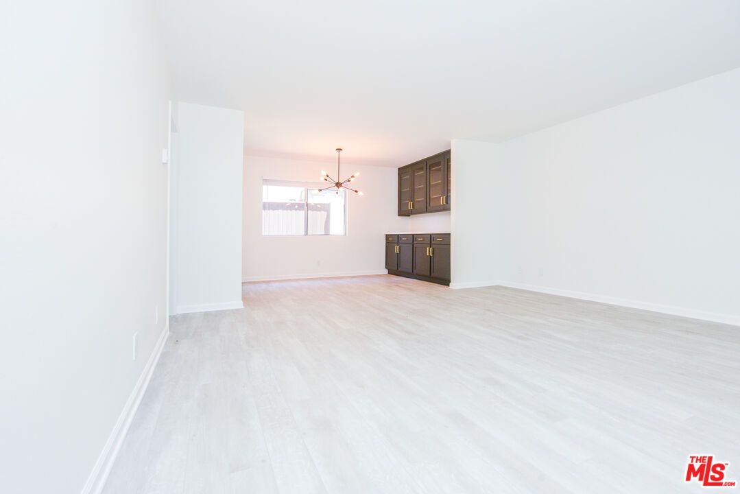 Empty room, Interior, Pendant Lights