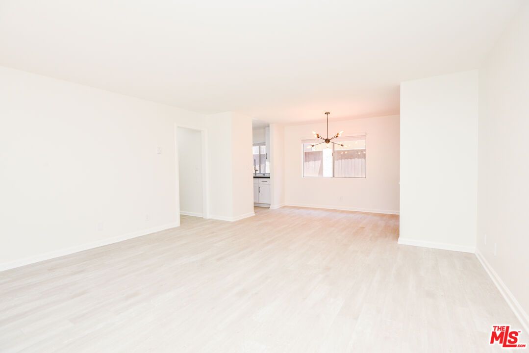 Empty room, Interior, Pendant Lights