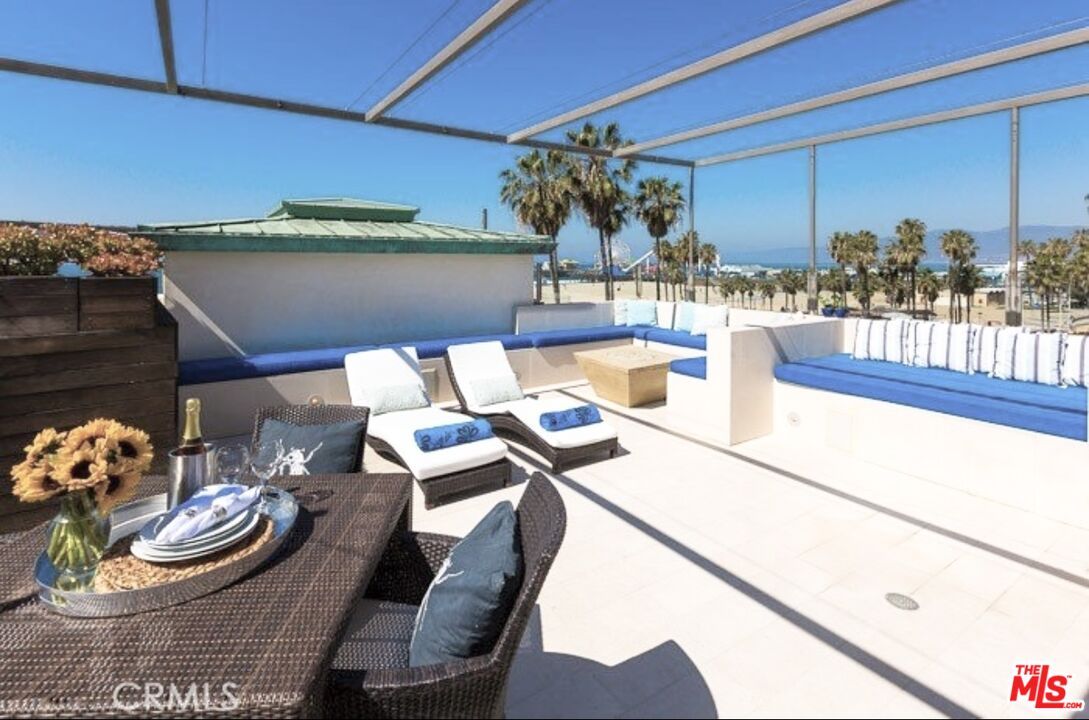 Exterior, Glass Ceilings, Sun Room, Water
