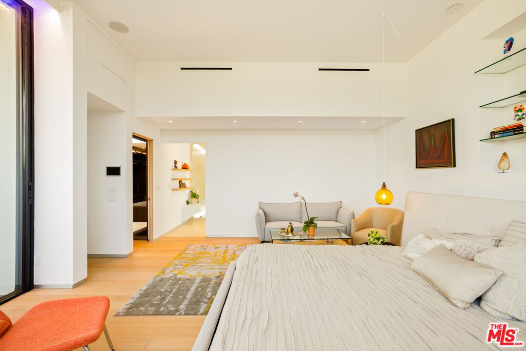 Bedroom, Interior, Living room, Pendant Lights, Recessed Lighting, Wood Texture Flooring