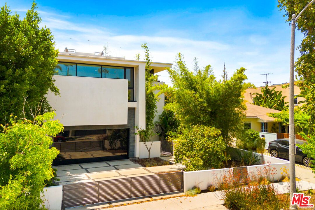 Exterior, Facade, Fireplace, Modern