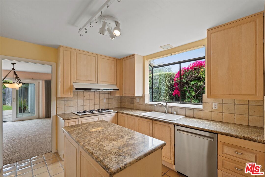 Interior, Kitchen, Pendant Lights, Stainless Steel Appliances