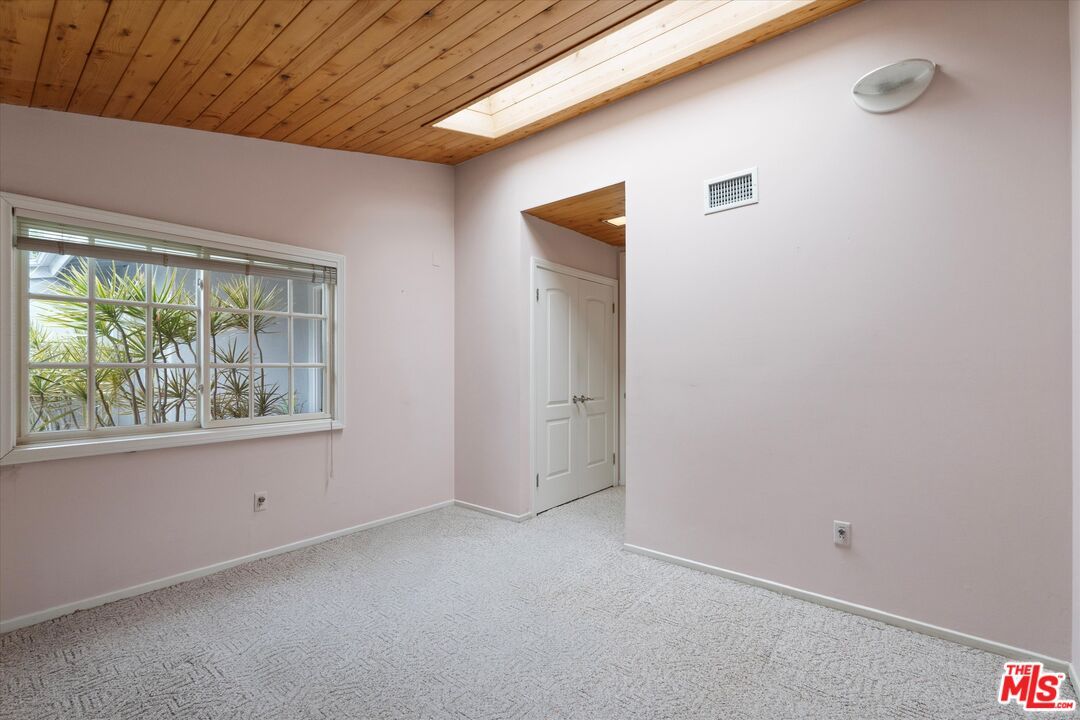 Empty room, Interior, Recessed Lighting, Wooden Ceilings