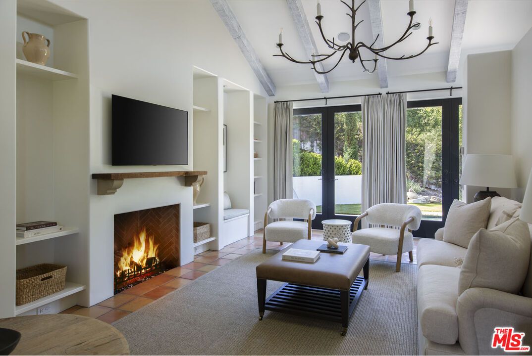 Chandelier, Fireplace, Interior, Living room