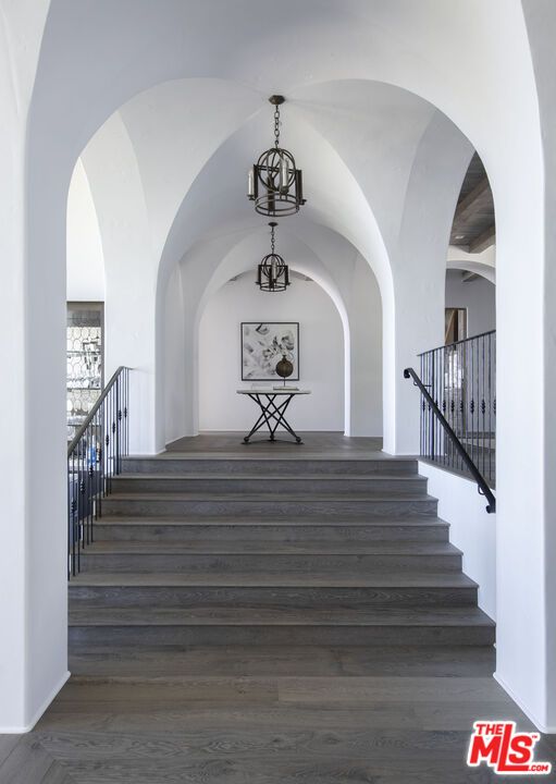 Interior, Pendant Lights, Wood Texture Flooring