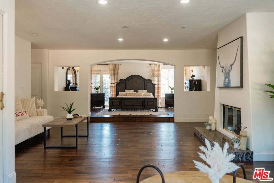 Bedroom, Fireplace, Interior, Recessed Lighting, Wood Texture Flooring