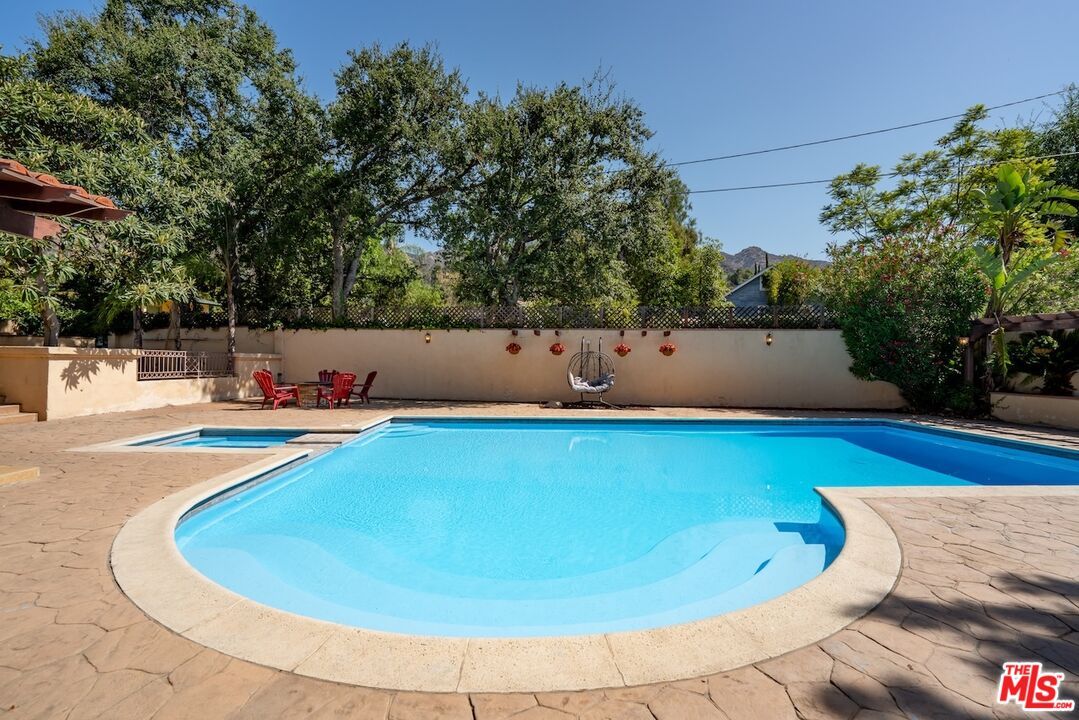 Exterior, Pool