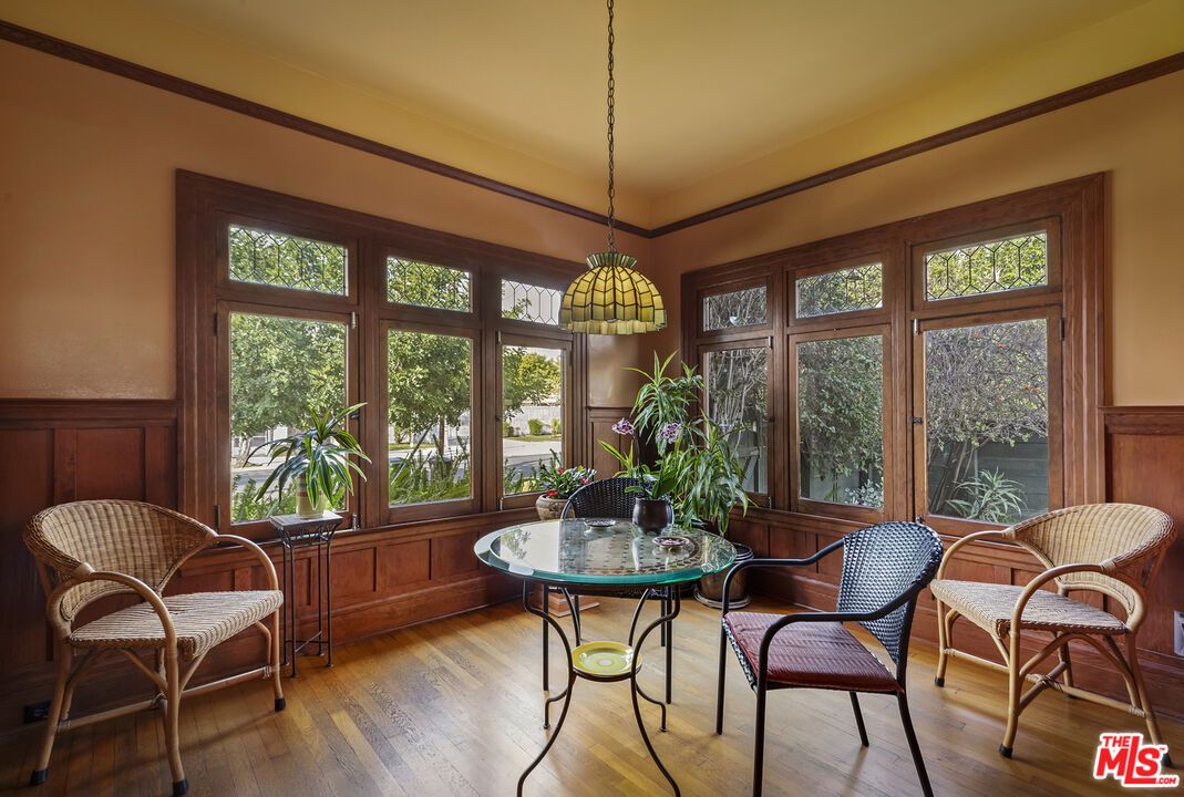Interior, Pendant Lights, Sun Room, Wood Texture Flooring