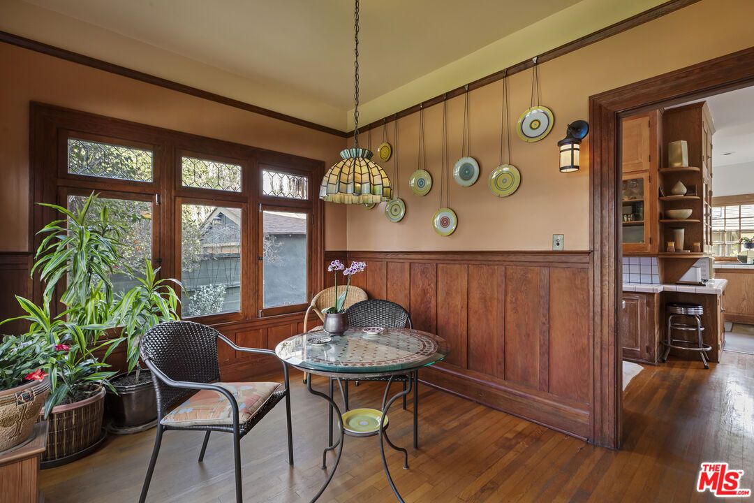 Interior, Pendant Lights, Wood Texture Flooring