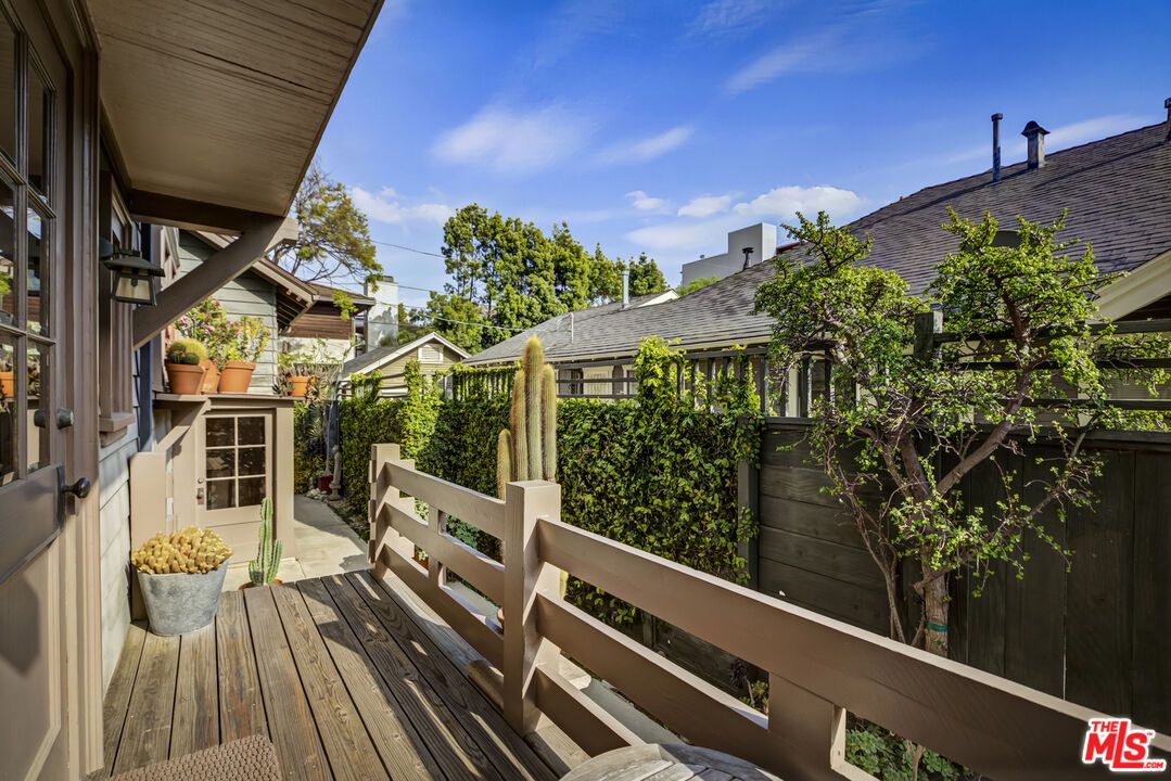 Exterior, Wood Texture Flooring
