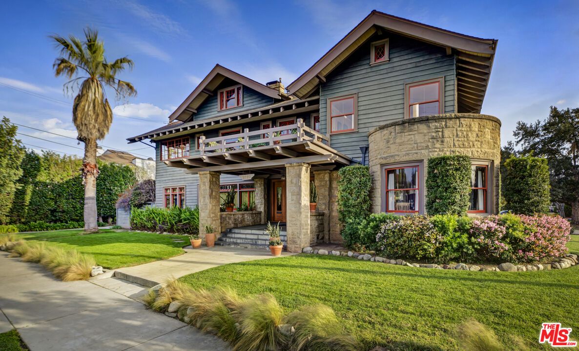 Exterior, Facade, Queen Anne Victorian