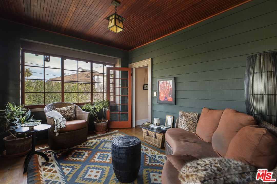 Interior, Living room, Pendant Lights, Sun Room, Wood Texture Flooring