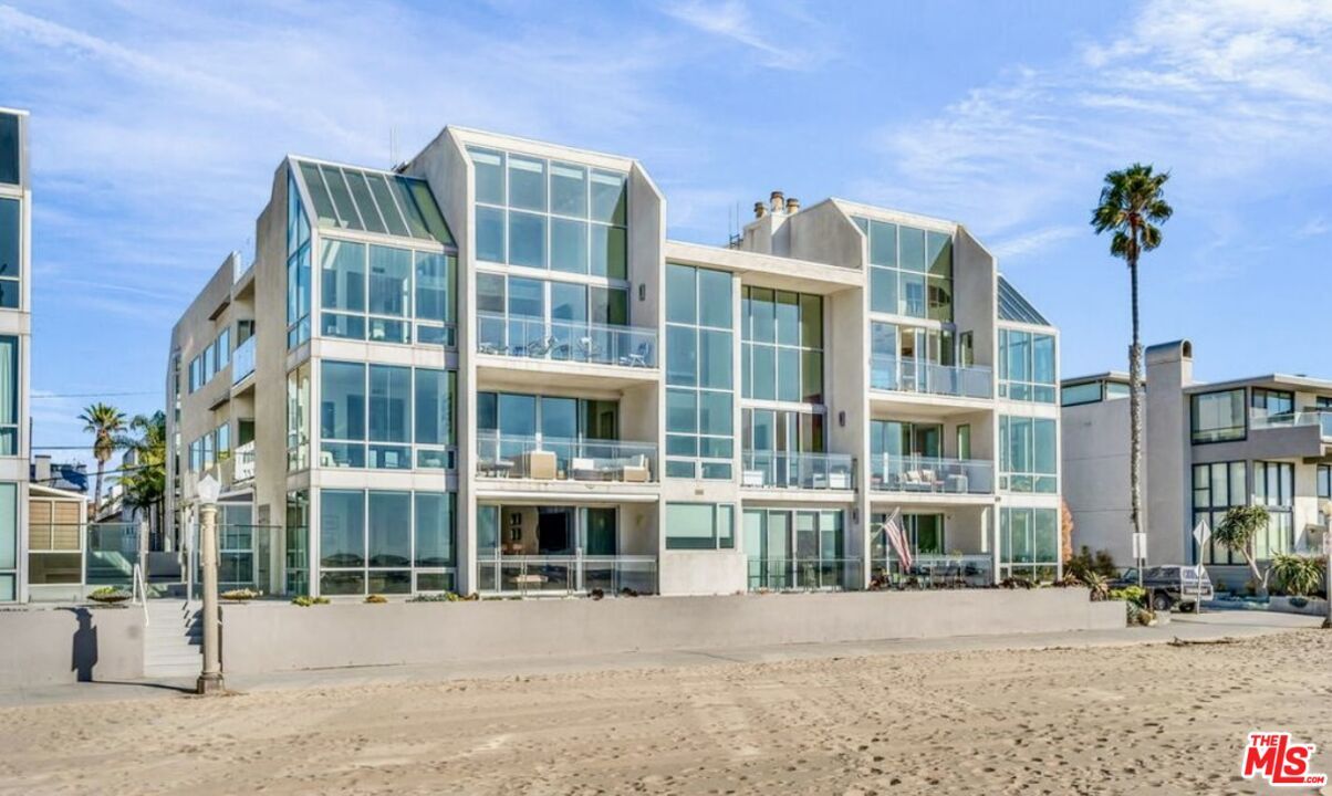 Exterior, Facade, Condo Building