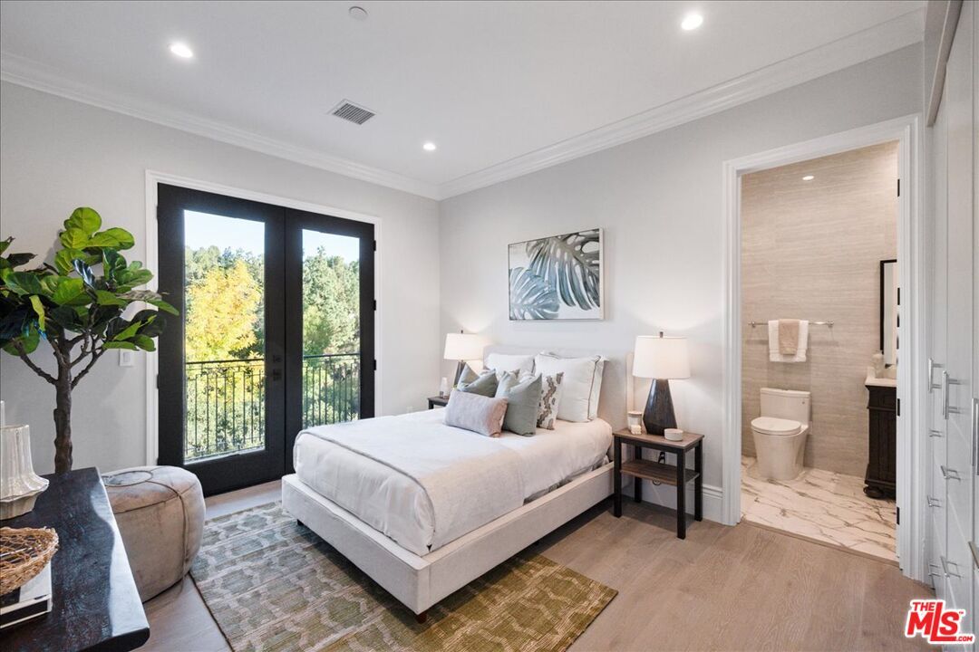 Bathroom, Bedroom, Interior, Recessed Lighting, Wood Texture Flooring