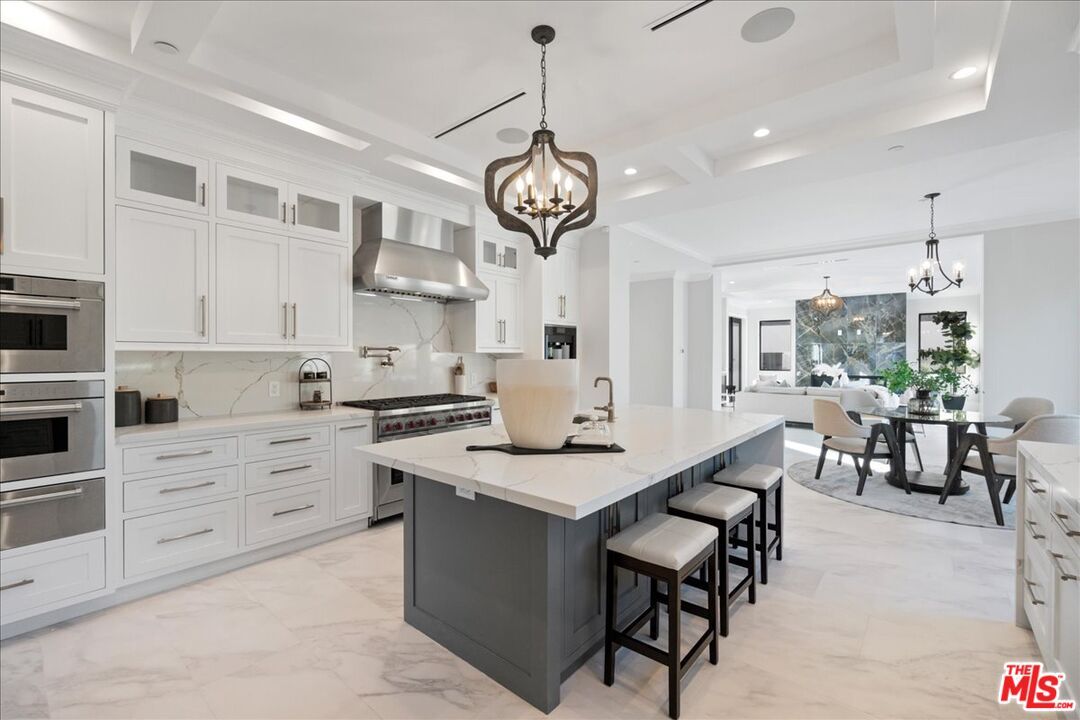 Chandelier, Dining room, Interior, Kitchen, Marble, Pendant Lights, Recessed Lighting, Stainless Steel Appliances
