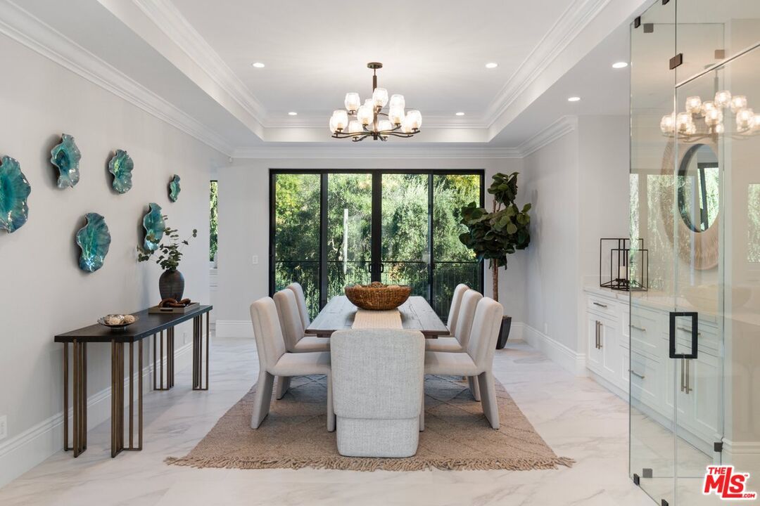 Chandelier, Dining room, Interior, Marble, Recessed Lighting