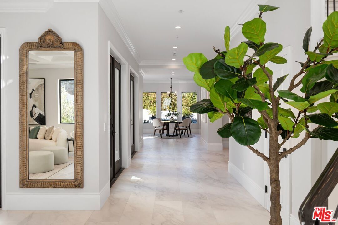 Chandelier, Dining room, Interior, Marble, Recessed Lighting